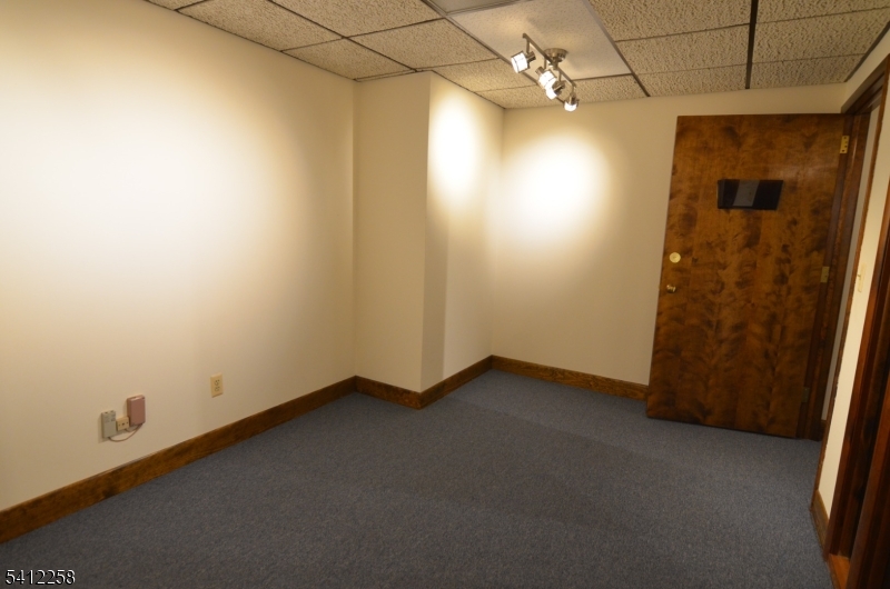 48 Woodport Rd Property Photo 9