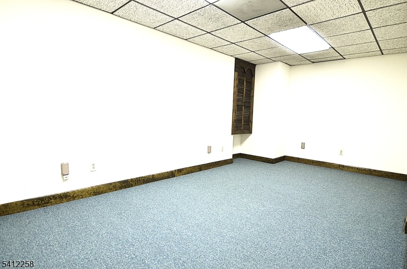 48 Woodport Rd Property Photo 10