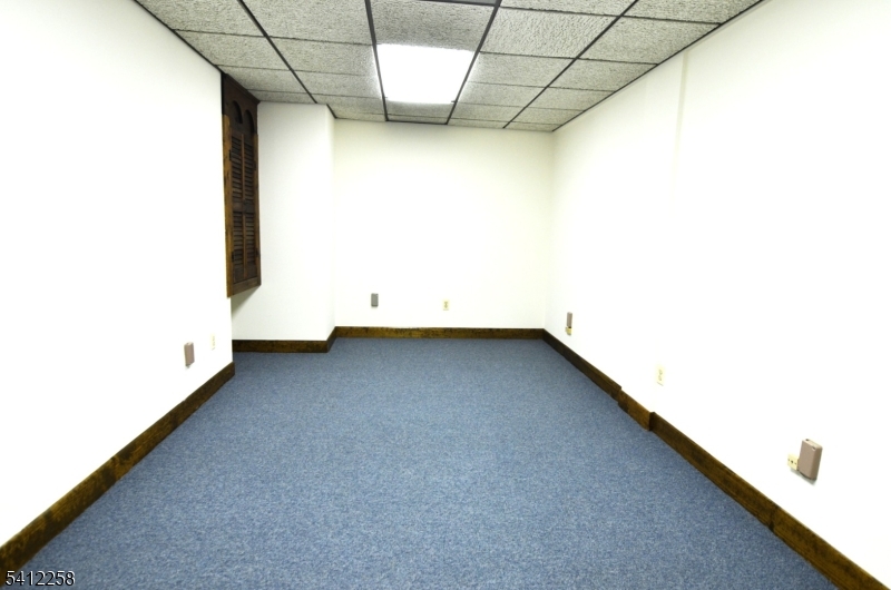 48 Woodport Rd Property Photo 11