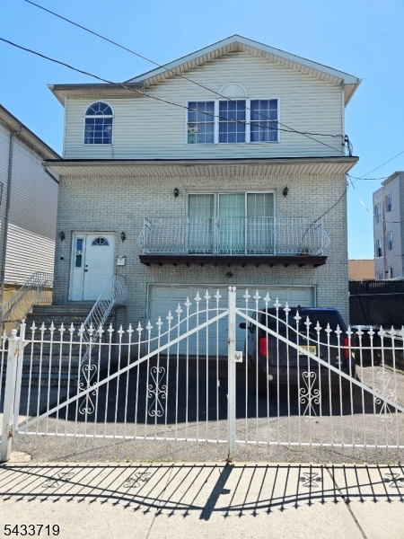 92 E Bigelow St Property Photo 1