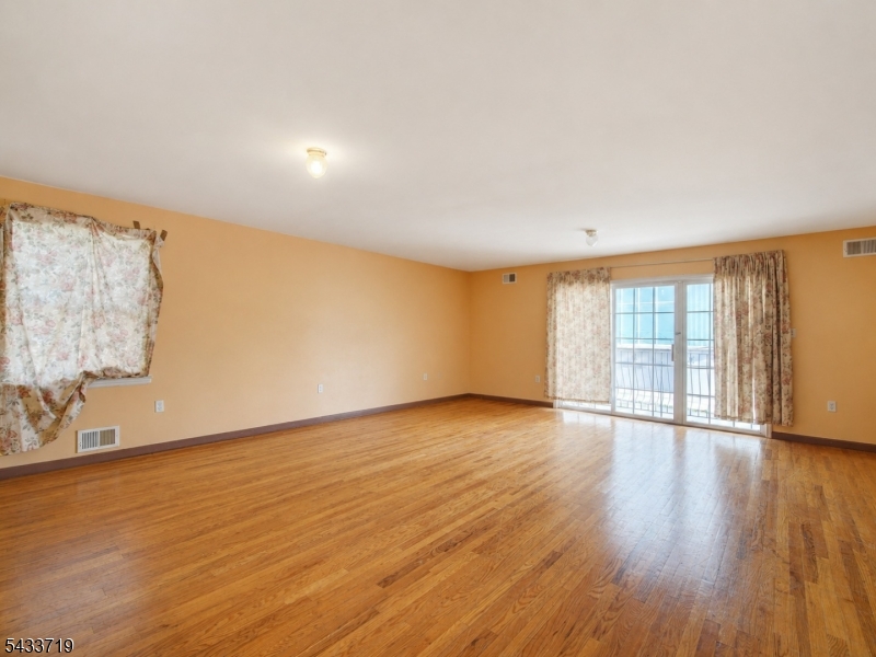 92 E Bigelow St Property Photo 3