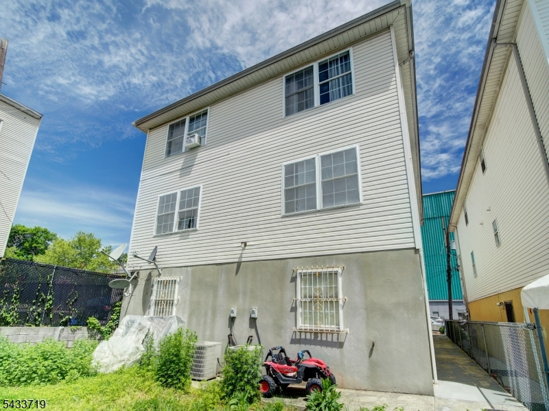 92 E Bigelow St Property Photo 14