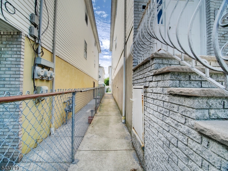 92 E Bigelow St Property Photo 16