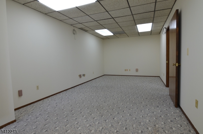 48 Woodport Rd Property Photo 10
