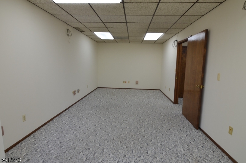 48 Woodport Rd Property Photo 11