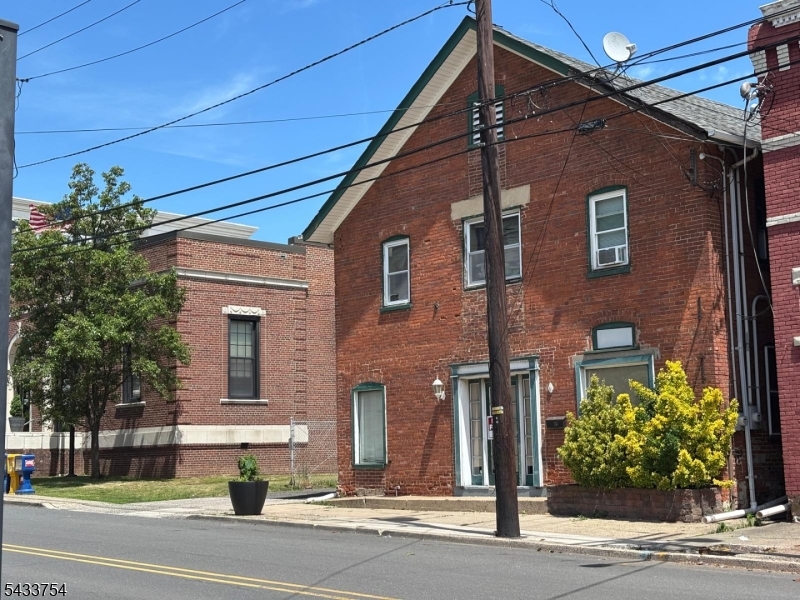 18 Mountain Ave Property Photo 1