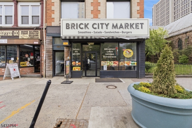 946 Broad St Property Photo 3