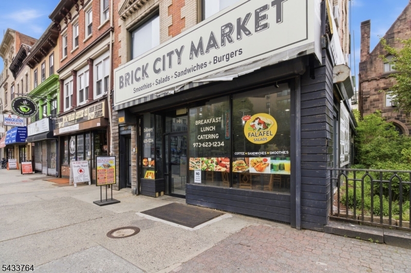 946 Broad St Property Photo 4