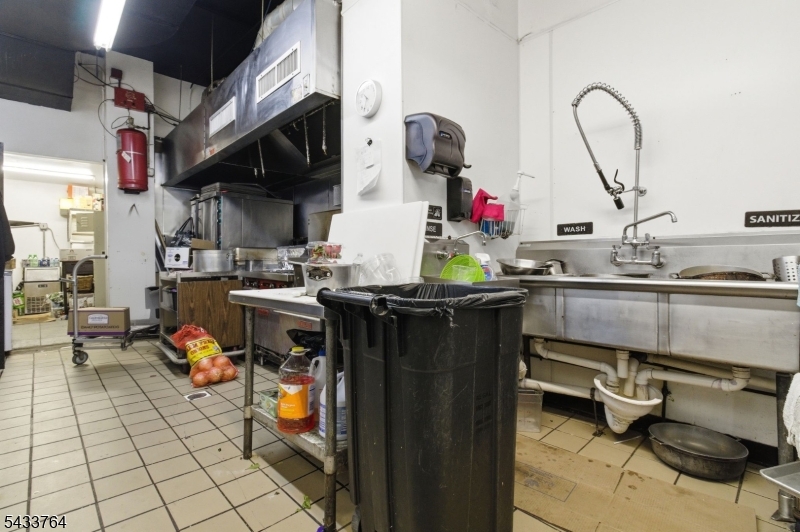 946 Broad St Property Photo 6
