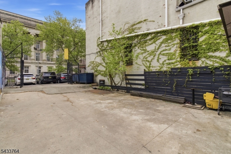 946 Broad St Property Photo 11