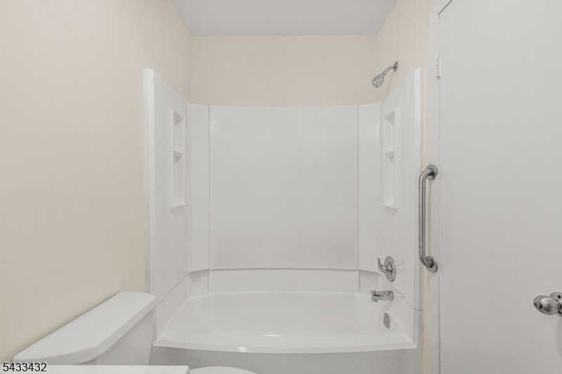 313 Spruce Hills Dr 313 Property Photo 24