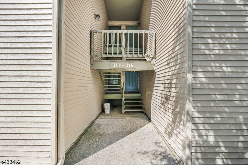 313 Spruce Hills Dr 313 Property Photo 37