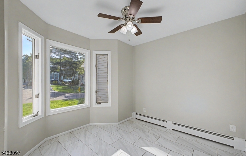 22 Flynn Pl Property Photo 8