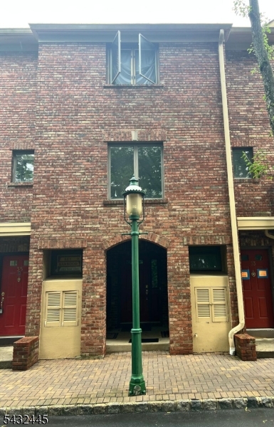 34 Mews Ln Property Photo 1
