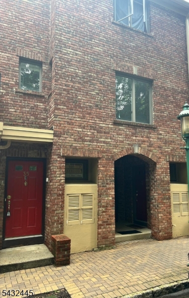 34 Mews Ln Property Photo 18