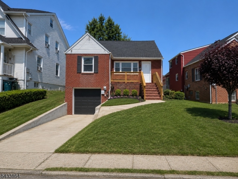 1584 Walker Ave Property Photo 1