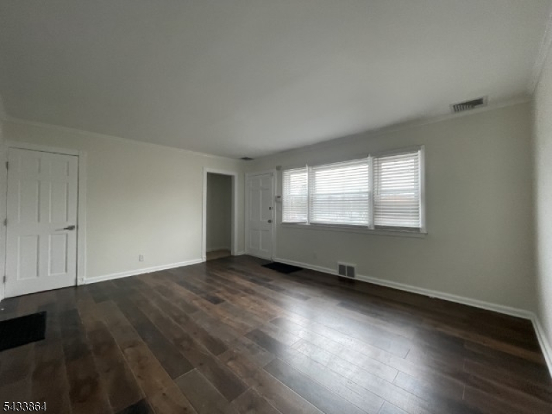 1584 Walker Ave Property Photo 4