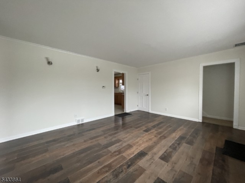 1584 Walker Ave Property Photo 5