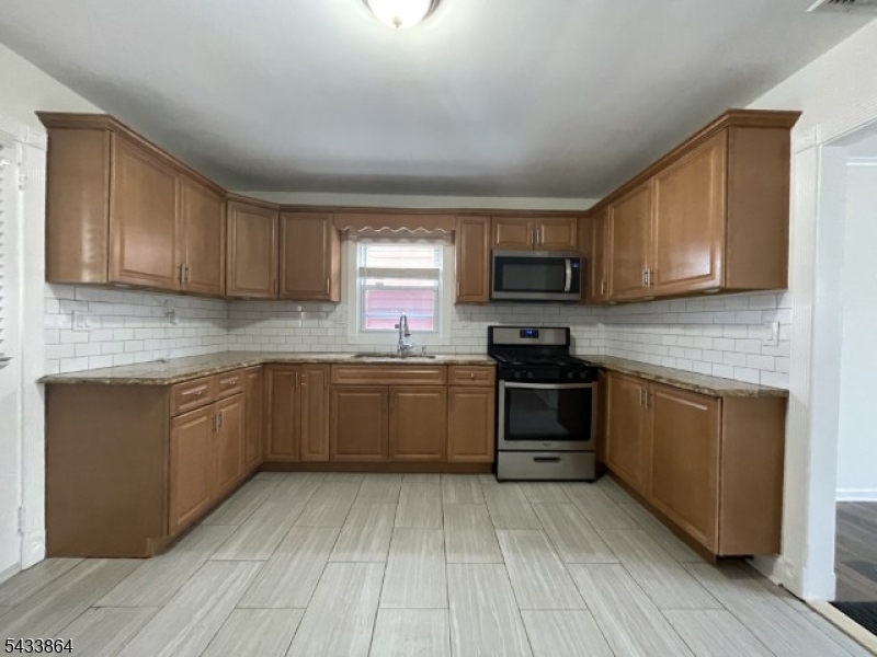 1584 Walker Ave Property Photo 9
