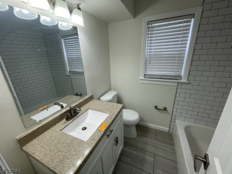 1584 Walker Ave Property Photo 12