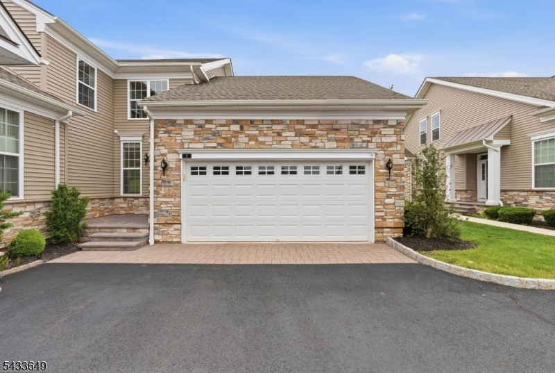 8 Van Cleef Dr Property Photo 4