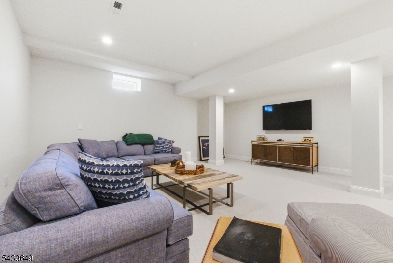 8 Van Cleef Dr Property Photo 35
