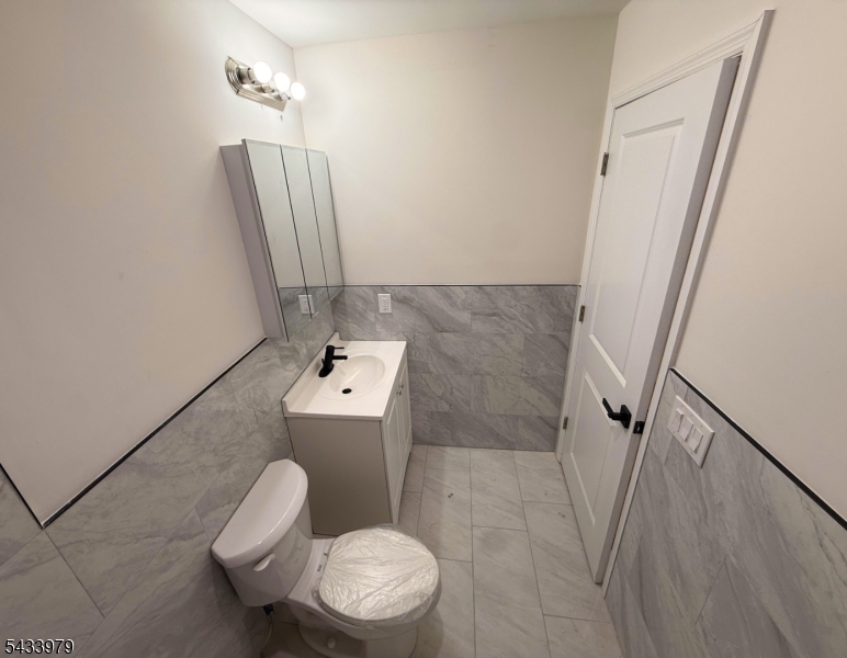 144 Fabyan Pl Property Photo 3