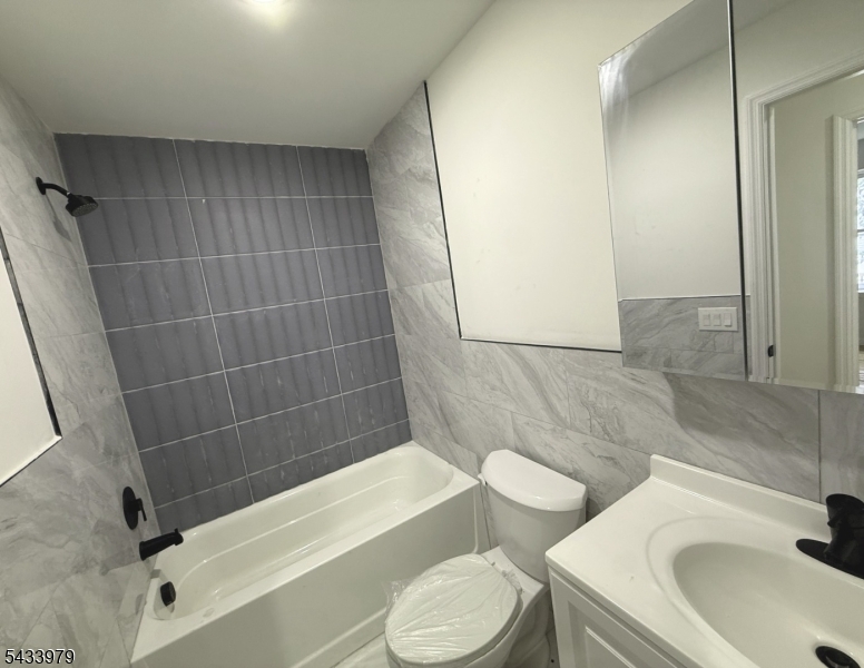 144 Fabyan Pl Property Photo 6