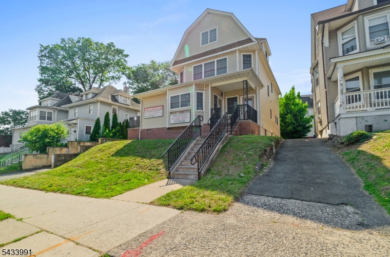 431 Washington Ave Property Photo 1