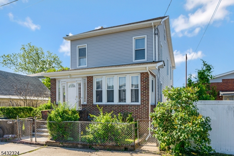 524 Lehigh St Property Photo 2
