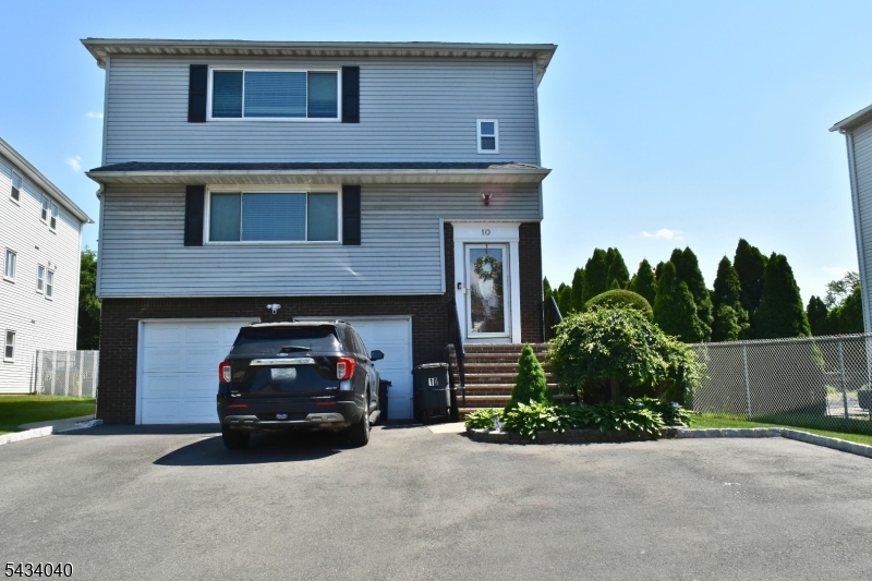 10 Garden Dr 2 Property Photo 1