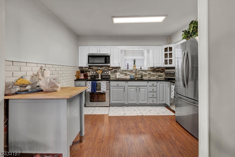 103 Houston St Property Photo 7