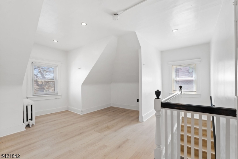 137 S Burnet St 3 Property Photo 6
