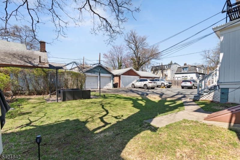137 S Burnet St 3 Property Photo 22