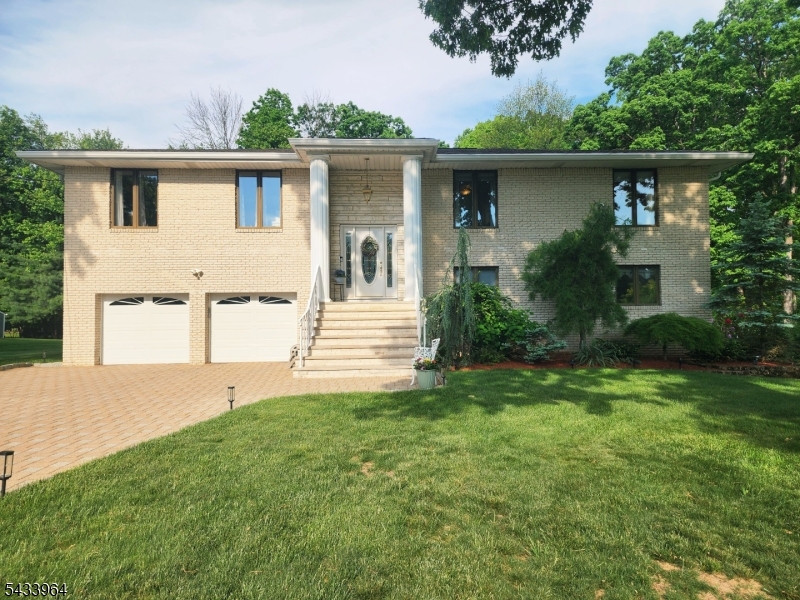 39 Douglas Dr Property Photo 1