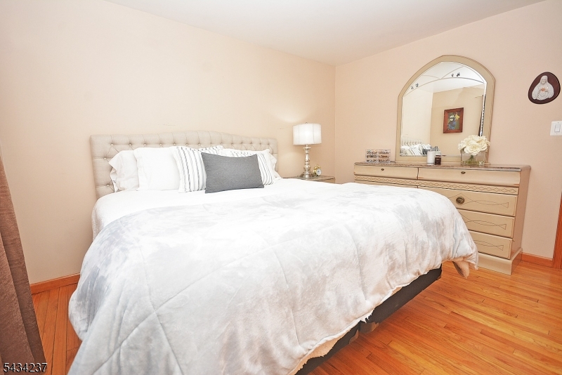 2463 Dorchester Rd Property Photo 10
