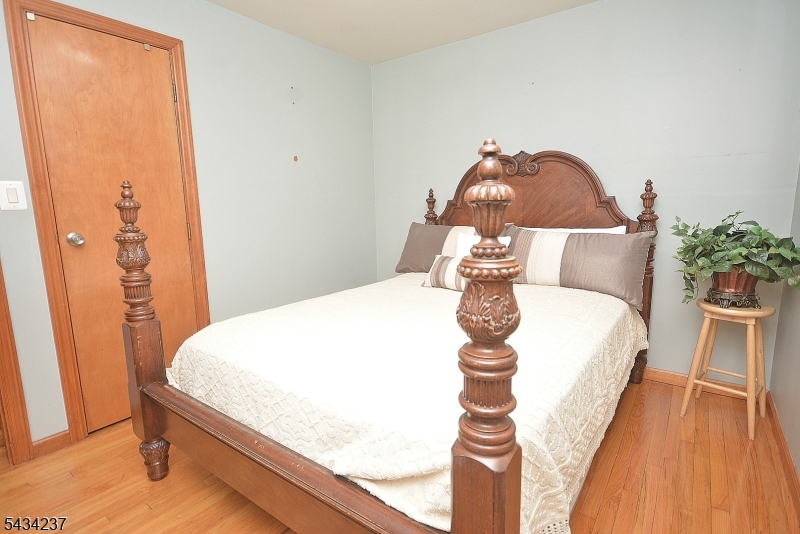 2463 Dorchester Rd Property Photo 11