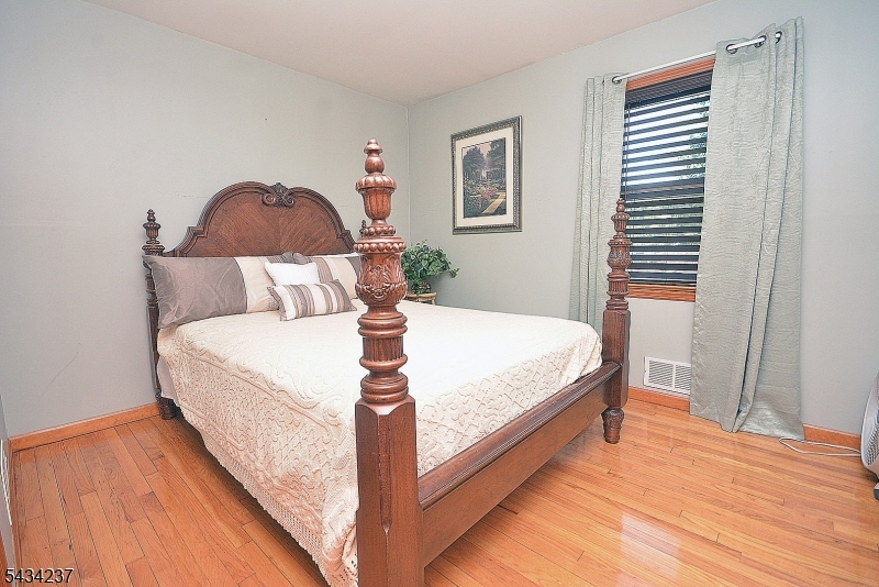 2463 Dorchester Rd Property Photo 12