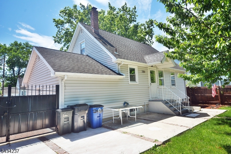 2463 Dorchester Rd Property Photo 29