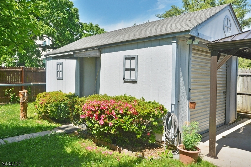 2463 Dorchester Rd Property Photo 32