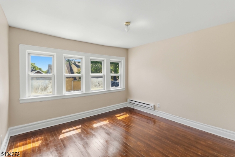 102 Lincoln St Property Photo 11