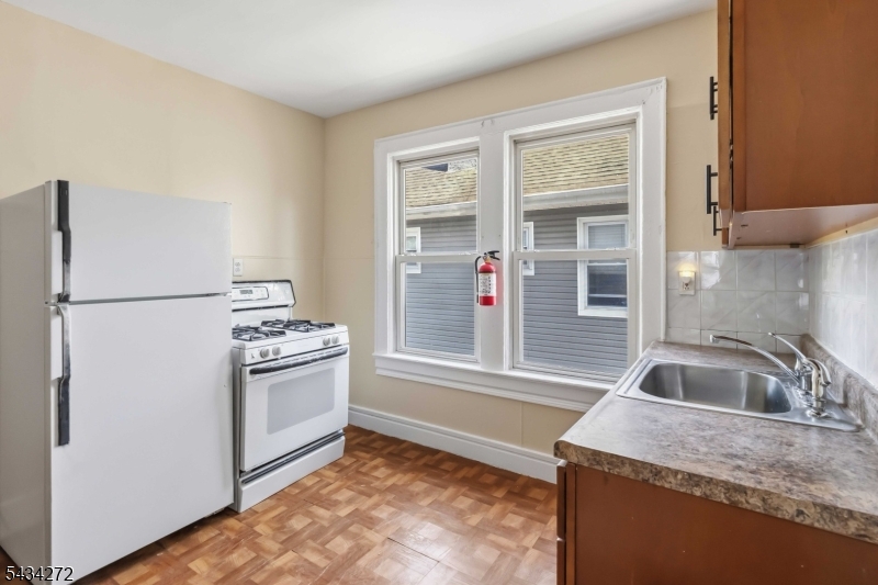 102 Lincoln St Property Photo 15