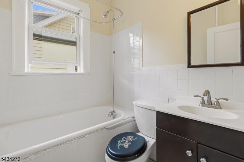 102 Lincoln St Property Photo 17
