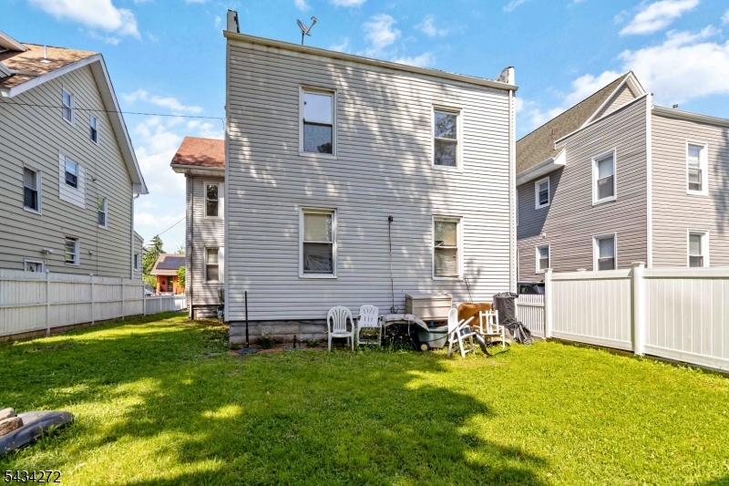 102 Lincoln St Property Photo 21