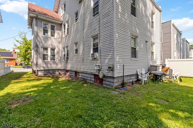 102 Lincoln St Property Photo 22