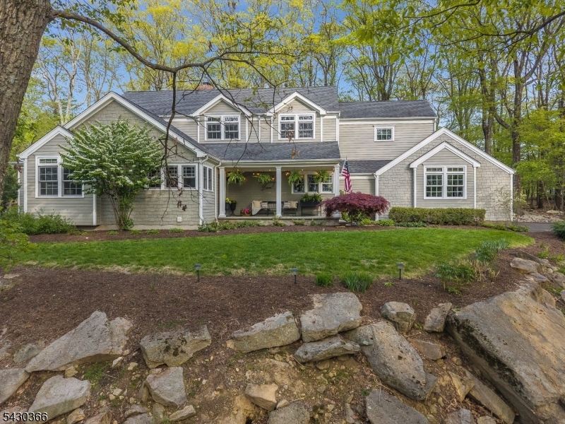 612 Woodglen Rd Property Photo 1