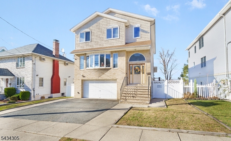 17 Pleasant Pl Property Photo 1