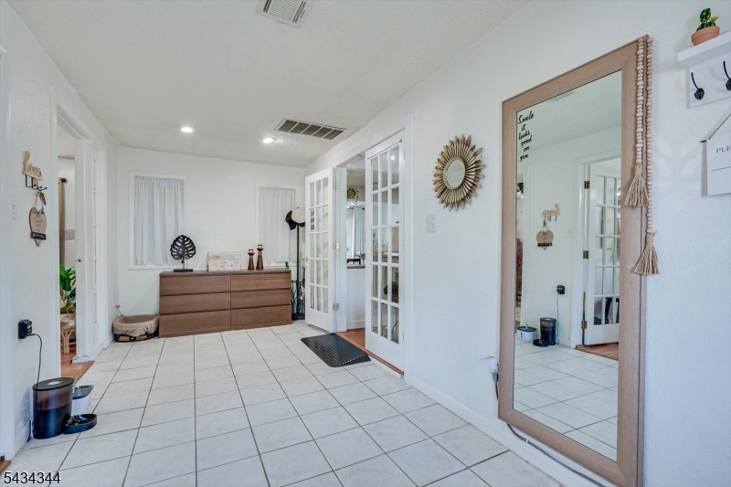 15 Markham Rd Property Photo 2