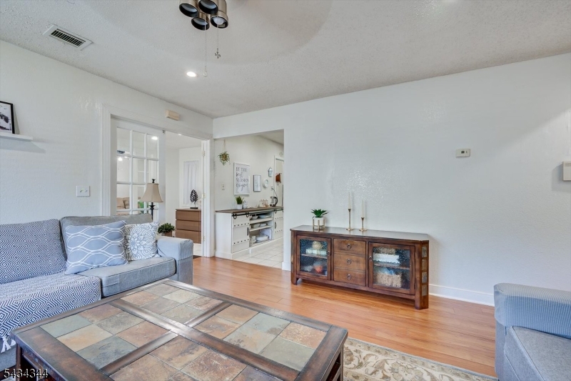 15 Markham Rd Property Photo 11