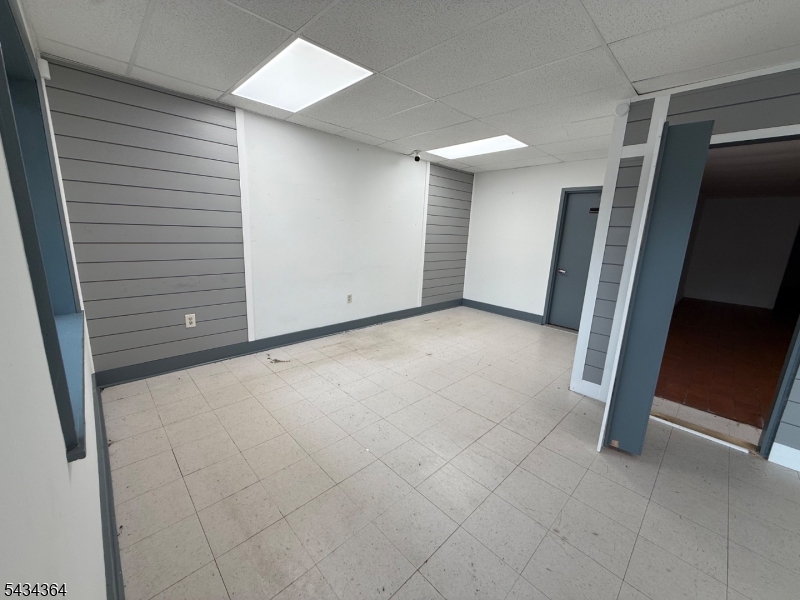 266 Clove Rd Property Photo 2